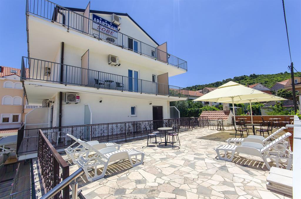 Apartments And Rooms Iva Traù Esterno foto