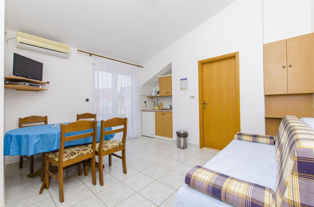 Apartments And Rooms Iva Traù Esterno foto
